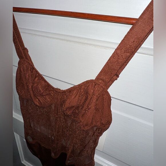 NWTs DANIELLE BERNSTEIN Lace Bodysuit Size 2 - Picture 5 of 10